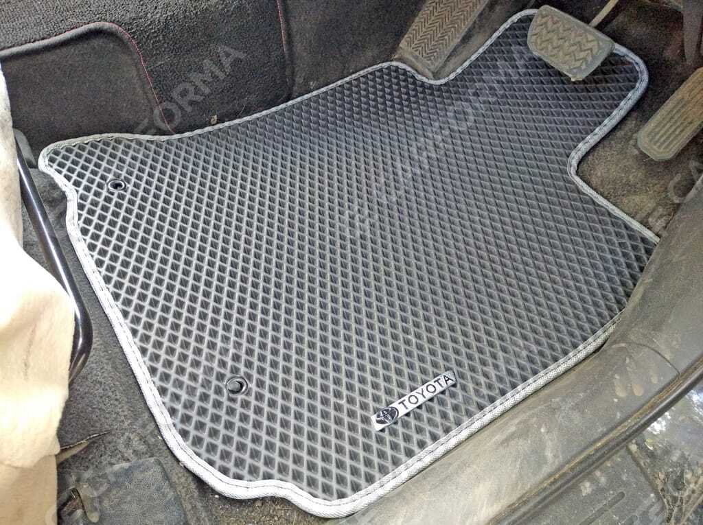 Коврики на Toyota Wish I 2003&nbsp;-&nbsp;2009 в Хабаровске