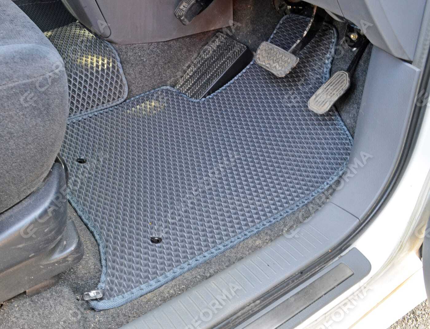 Ворсовые коврики на Toyota Ipsum II 2001&nbsp;-&nbsp;2009 в Хабаровске