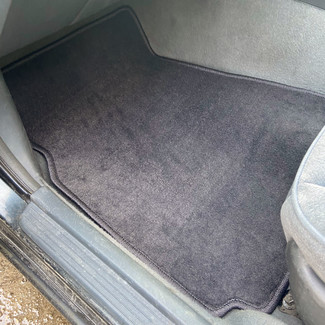 Ворсовые коврики на Nissan Laurel (C35) 1997 - 2002 в Хабаровске Ворсовые коврики на Nissan Laurel (C35) 1997 - 2002 в Хабаровске