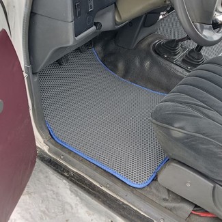 Ворсовые коврики на Toyota Hilux V 1988&nbsp;-&nbsp;1997 в Хабаровске