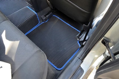 Коврики на Toyota Avensis II 2002 - 2008 в Хабаровске Коврики на Toyota Avensis II 2002 - 2008 в Хабаровске