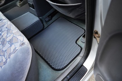 Коврики на Toyota Avensis I 1997 - 2002 в Хабаровске Коврики на Toyota Avensis I 1997 - 2002 в Хабаровске