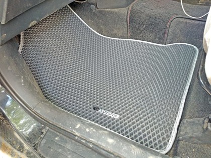 Коврики на Toyota Wish I 2003&nbsp;-&nbsp;2009 в Хабаровске