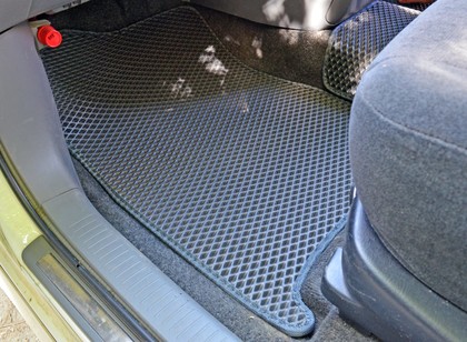 Ворсовые коврики на Toyota Ipsum II 2001 - 2009 в Хабаровске Ворсовые коврики на Toyota Ipsum II 2001 - 2009 в Хабаровске