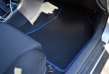 Коврики на Toyota Avensis II 2002 - 2008 в Хабаровске Коврики на Toyota Avensis II 2002 - 2008 в Хабаровске