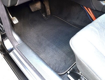 Ворсовые коврики на Mercedes E (W210) 1995 - 2002 в Хабаровске Ворсовые коврики на Mercedes E (W210) 1995 - 2002 в Хабаровске