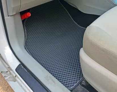 Ворсовые коврики на Toyota Prius Alpha 2011&nbsp;-&nbsp;2021 в Хабаровске