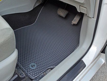 Ворсовые коврики на Toyota Prius Alpha 2011&nbsp;-&nbsp;2021 в Хабаровске