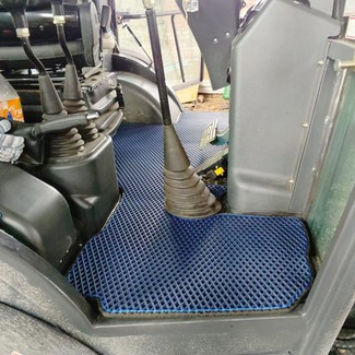 Коврики на Спецтехника Экскаватор-погрузчик LiuGong 777A  в Хабаровске