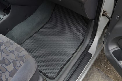 Коврики на Toyota Avensis I 1997 - 2002 в Хабаровске Коврики на Toyota Avensis I 1997 - 2002 в Хабаровске