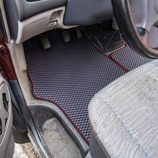 Ворсовые коврики на Mitsubishi Space Gear 1994 - 2007 в Хабаровске Ворсовые коврики на Mitsubishi Space Gear 1994 - 2007 в Хабаровске