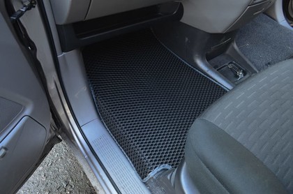 Ворсовые коврики на Toyota Voxy (R60) 2001 - 2007 в Хабаровске Ворсовые коврики на Toyota Voxy (R60) 2001 - 2007 в Хабаровске