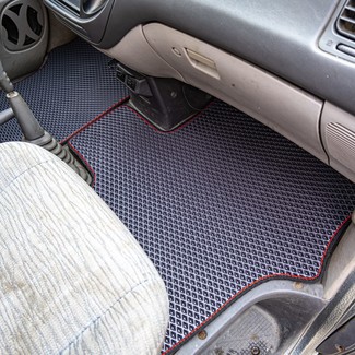 Ворсовые коврики на Mitsubishi Space Gear 1994 - 2007 в Хабаровске Ворсовые коврики на Mitsubishi Space Gear 1994 - 2007 в Хабаровске