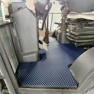 Коврики на Спецтехника Экскаватор-погрузчик LiuGong 777A  в Хабаровске